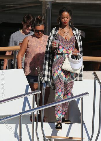 Rihanna  page leaked private photo uncensored HD quality