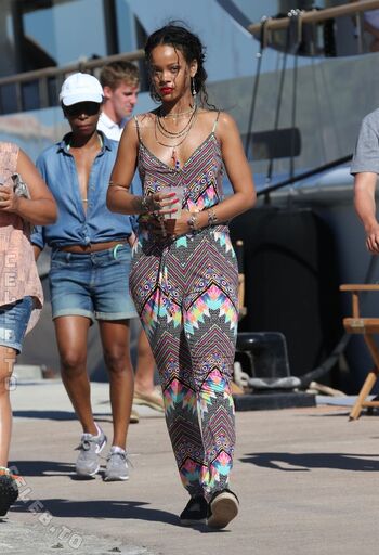Rihanna  page leaked private photo uncensored HD quality