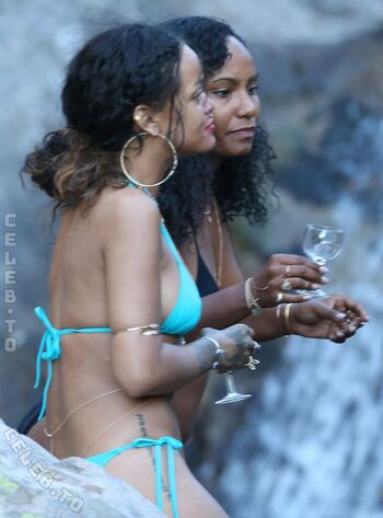 Rihanna  page leaked private photo uncensored HD quality