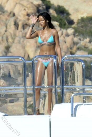 Rihanna  page leaked private photo uncensored HD quality