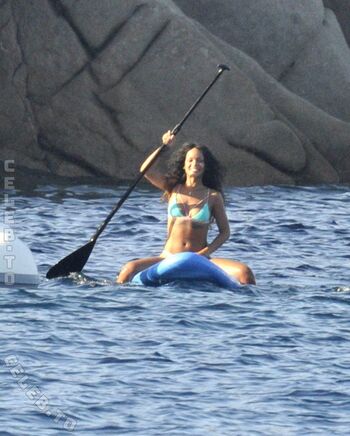 Rihanna  page leaked private photo uncensored HD quality
