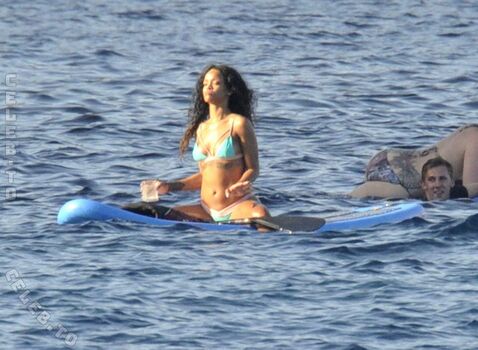 Rihanna  page leaked private photo uncensored HD quality