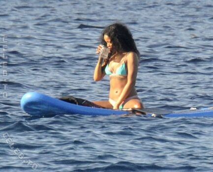 Rihanna  page leaked private photo uncensored HD quality