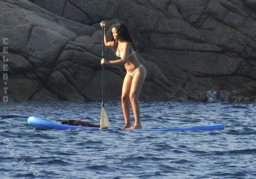 Rihanna  page leaked private photo uncensored HD quality