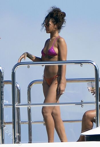 Rihanna  page leaked private photo uncensored HD quality
