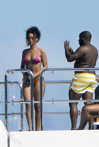 Rihanna  page leaked private photo uncensored HD quality