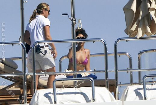 Rihanna  page leaked private photo uncensored HD quality