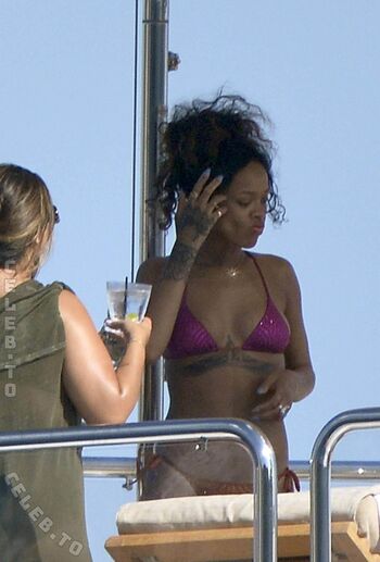 Rihanna  page leaked private photo uncensored HD quality