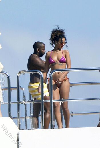 Rihanna  page leaked private photo uncensored HD quality