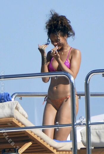Rihanna  page leaked private photo uncensored HD quality