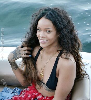 Rihanna  page leaked private photo uncensored HD quality