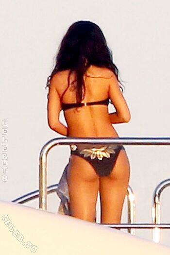 Rihanna  page leaked private photo uncensored HD quality