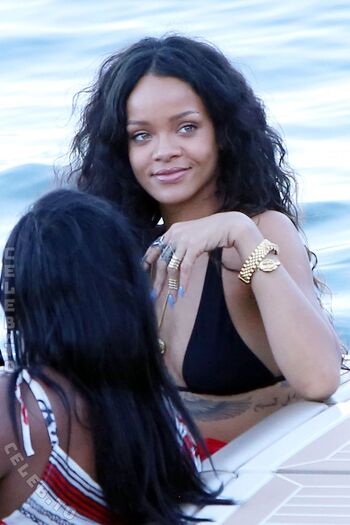 Rihanna  page leaked private photo uncensored HD quality