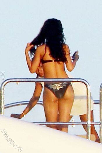 Rihanna  page leaked private photo uncensored HD quality
