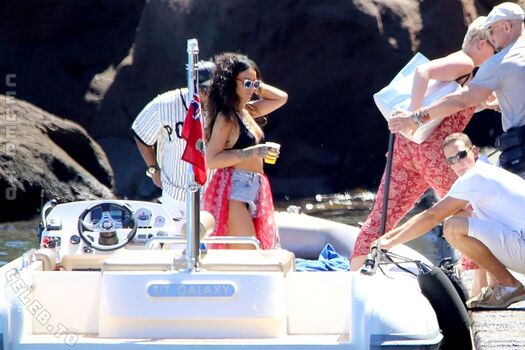 Rihanna  page leaked private photo uncensored HD quality