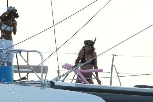 Rihanna  page leaked private photo uncensored HD quality