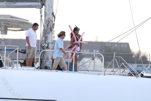 Rihanna  page leaked private photo uncensored HD quality