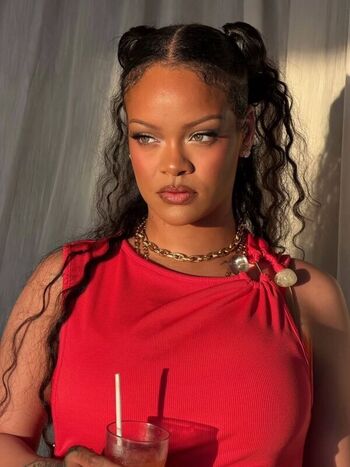 Rihanna  page leaked private photo uncensored HD quality