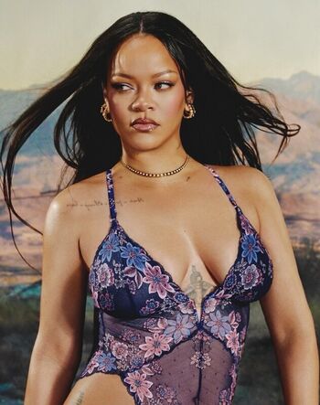 Rihanna  page leaked private photo uncensored HD quality