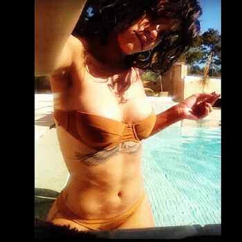Rihanna  page leaked private photo uncensored HD quality