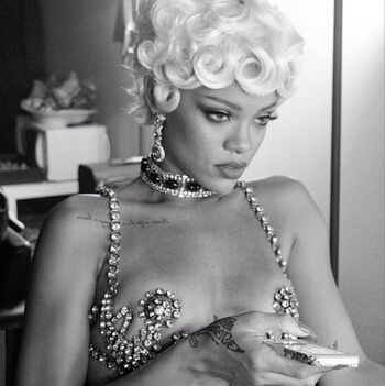 Rihanna  page leaked private photo uncensored HD quality