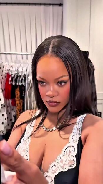 Rihanna  page leaked private photo uncensored HD quality