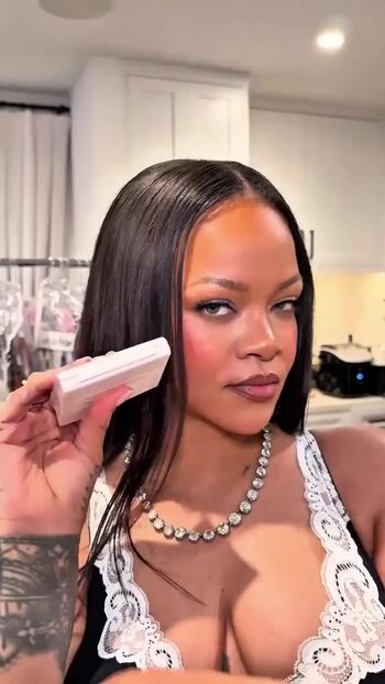 Rihanna  page leaked private photo uncensored HD quality