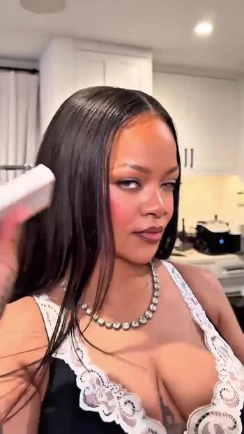 Rihanna  page leaked private photo uncensored HD quality
