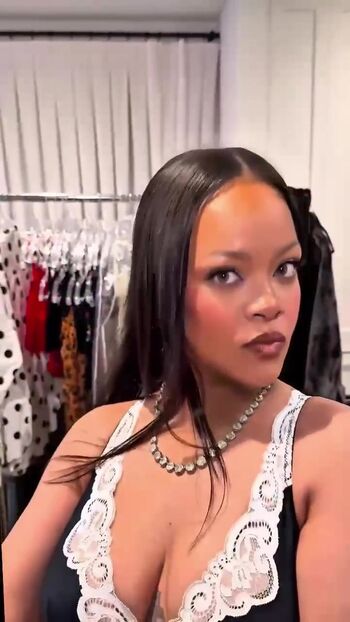 Rihanna  page leaked private photo uncensored HD quality