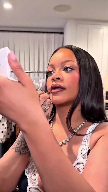 Rihanna  page leaked private photo uncensored HD quality