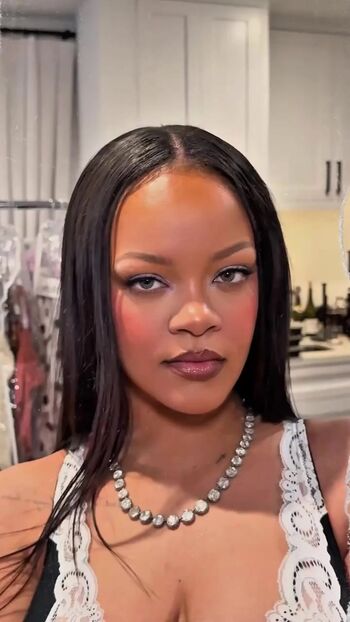 Rihanna  page leaked private photo uncensored HD quality