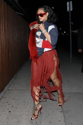 Rihanna  page leaked private photo uncensored HD quality
