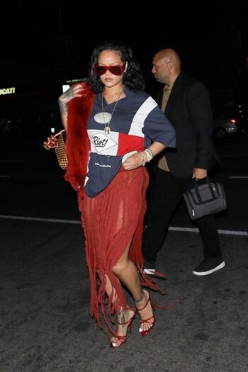Rihanna  page leaked private photo uncensored HD quality