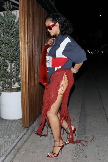 Rihanna  page leaked private photo uncensored HD quality