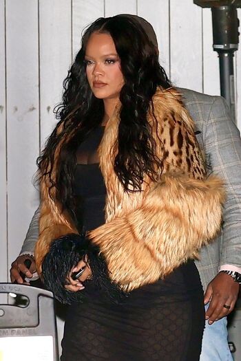 Rihanna  page leaked private photo uncensored HD quality