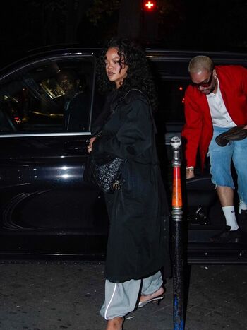 Rihanna  page leaked private photo uncensored HD quality