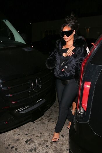 Rihanna  page leaked private photo uncensored HD quality