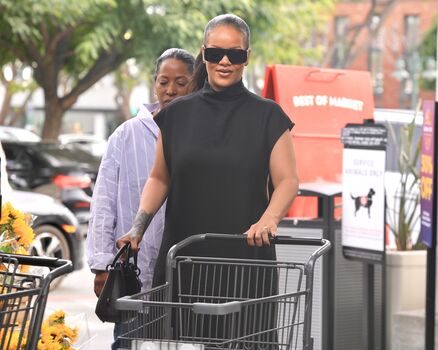 Rihanna  page leaked private photo uncensored HD quality