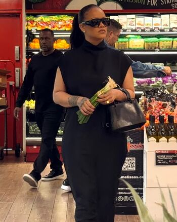 Rihanna  page leaked private photo uncensored HD quality