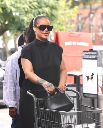 Rihanna  page leaked private photo uncensored HD quality