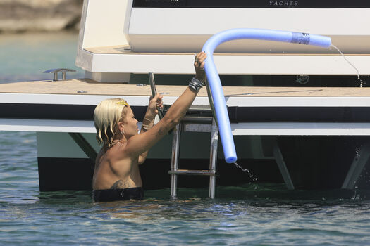 Rita ora  page leaked private photo uncensored HD quality