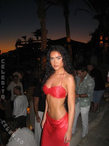 Roxanarosuu page leaked private photo uncensored HD quality
