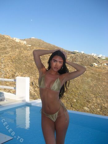 Roxanarosuu page leaked private photo uncensored HD quality