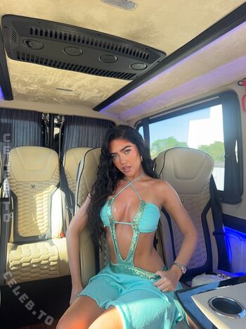 Roxanarosuu page leaked private photo uncensored HD quality