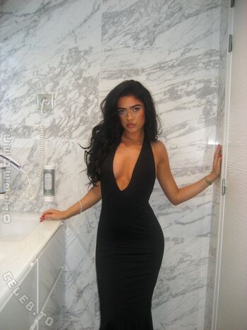 Roxanarosuu page leaked private photo uncensored HD quality