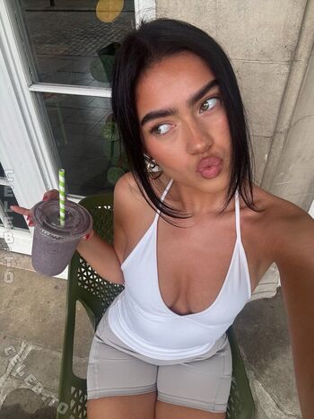 Roxanarosuu page leaked private photo uncensored HD quality