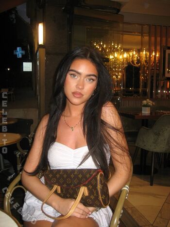 Roxanarosuu page leaked private photo uncensored HD quality
