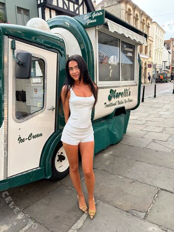 Roxanarosuu page leaked private photo uncensored HD quality