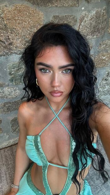 Roxanarosuu page leaked private photo uncensored HD quality