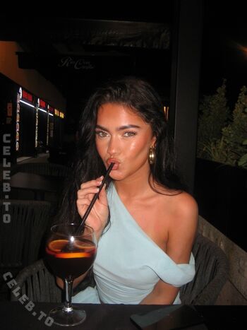Roxanarosuu leaked private photo uncensored HD quality